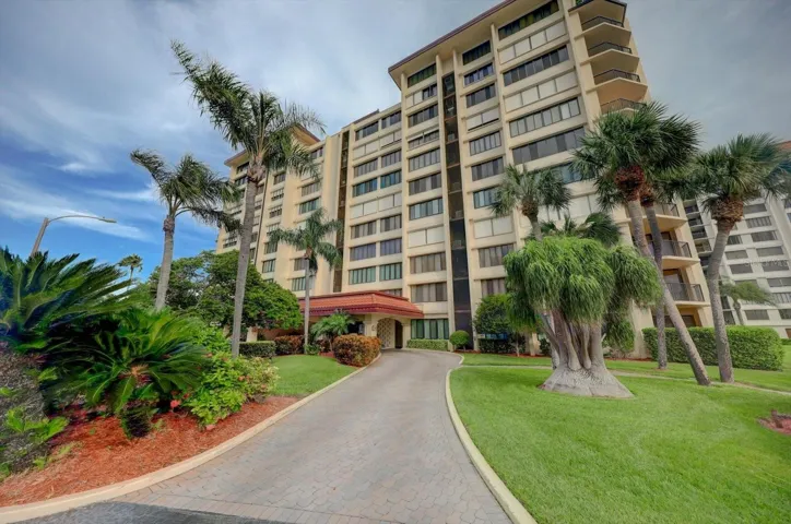 Entrance to 700 Island Way