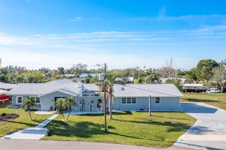 Home and separate in law unit and 2 car garage and 1 car workshop