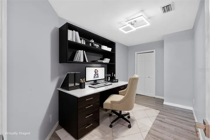 Virtually staged- Office