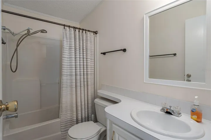 A46417773317 Denise Dr Ellenton, FL 34222Updated bathrooms