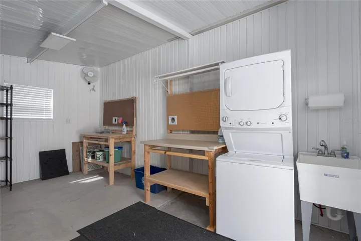 A46417773317 Denise Dr Ellenton, FL 34222Large workshop in outdoor shed.  Room for your golfcart.