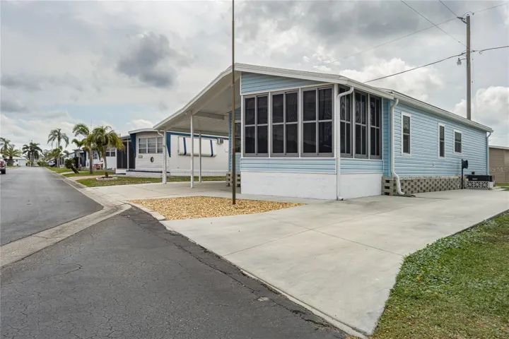 A46417773317 Denise Dr Ellenton, FL 342222 Bedrooms/ 2 Baths