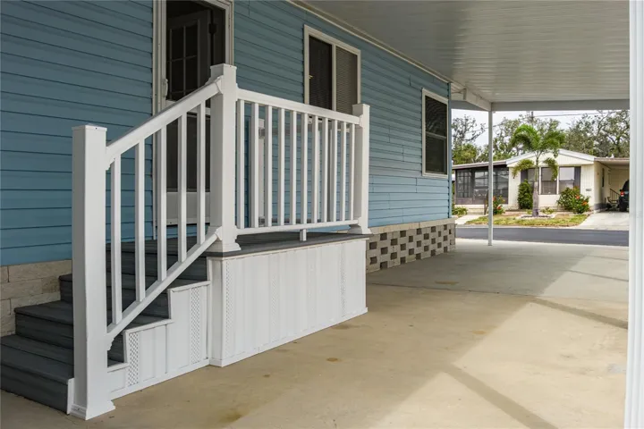 A46417773317 Denise Dr Ellenton, FL 34222Entry steps and platform made with Trex type material. Doesn't need paint