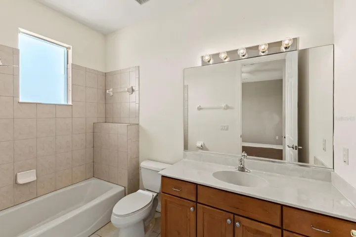 3rd floor ensuite bathroom