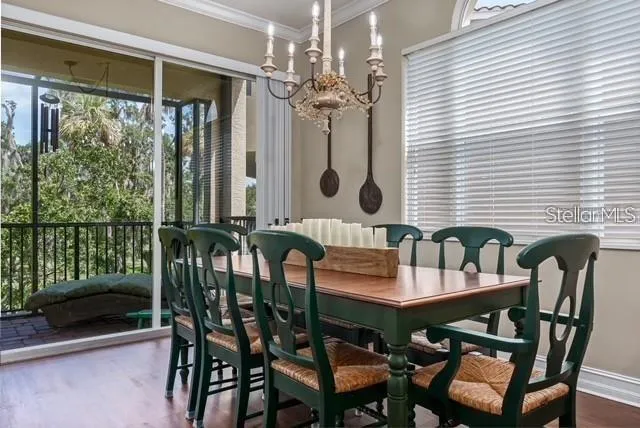 2nd floor dining area (with furniture)