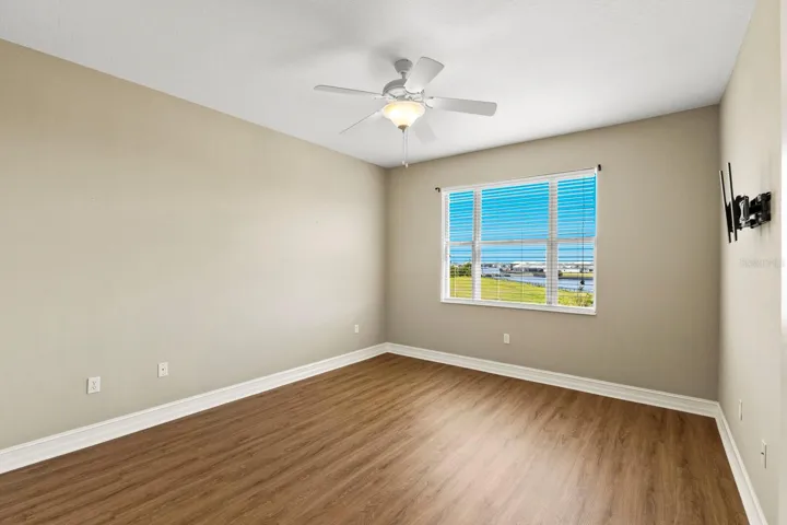 3rd floor bedroom ensuite with beautiful views of the Manatee Rover