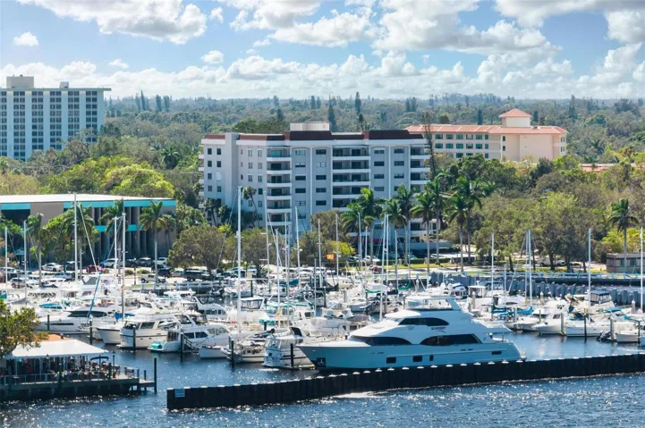 Beautiful setting for this waterfront condo!