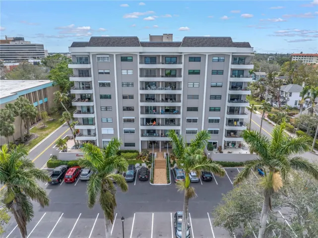 Riverview condo - exterior front of building