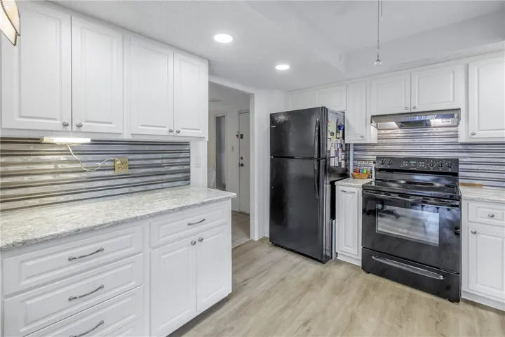 Kitchen has lots of storage