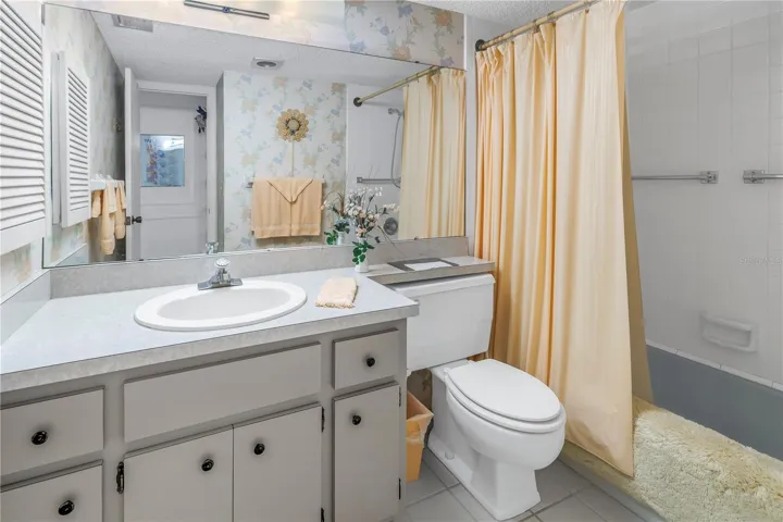 Guest bath in hallway