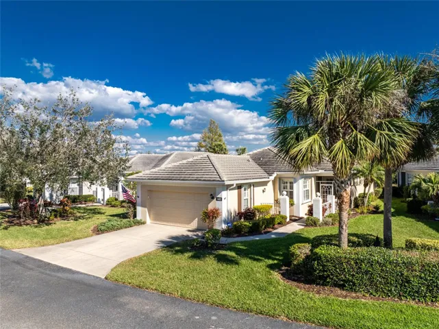 Beautiful free-standing condo/villa