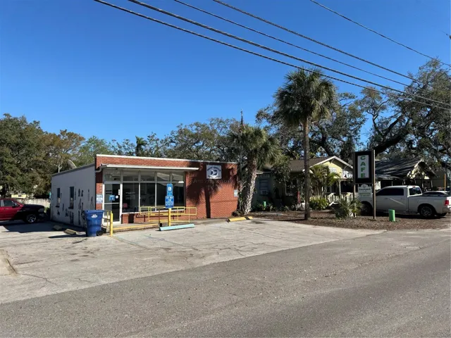 Local Ozona post office and neighborhood cafe.