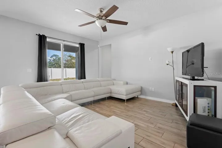 Large area for entertainment with large sliders leading to pivate backyard and guest room area and full bath.