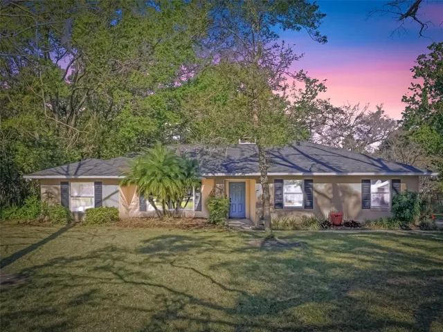 Welcome home to 33639 Wesley Rd in Eustis, FL.