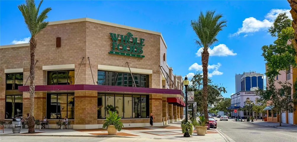 3-bocks to Whole Foods