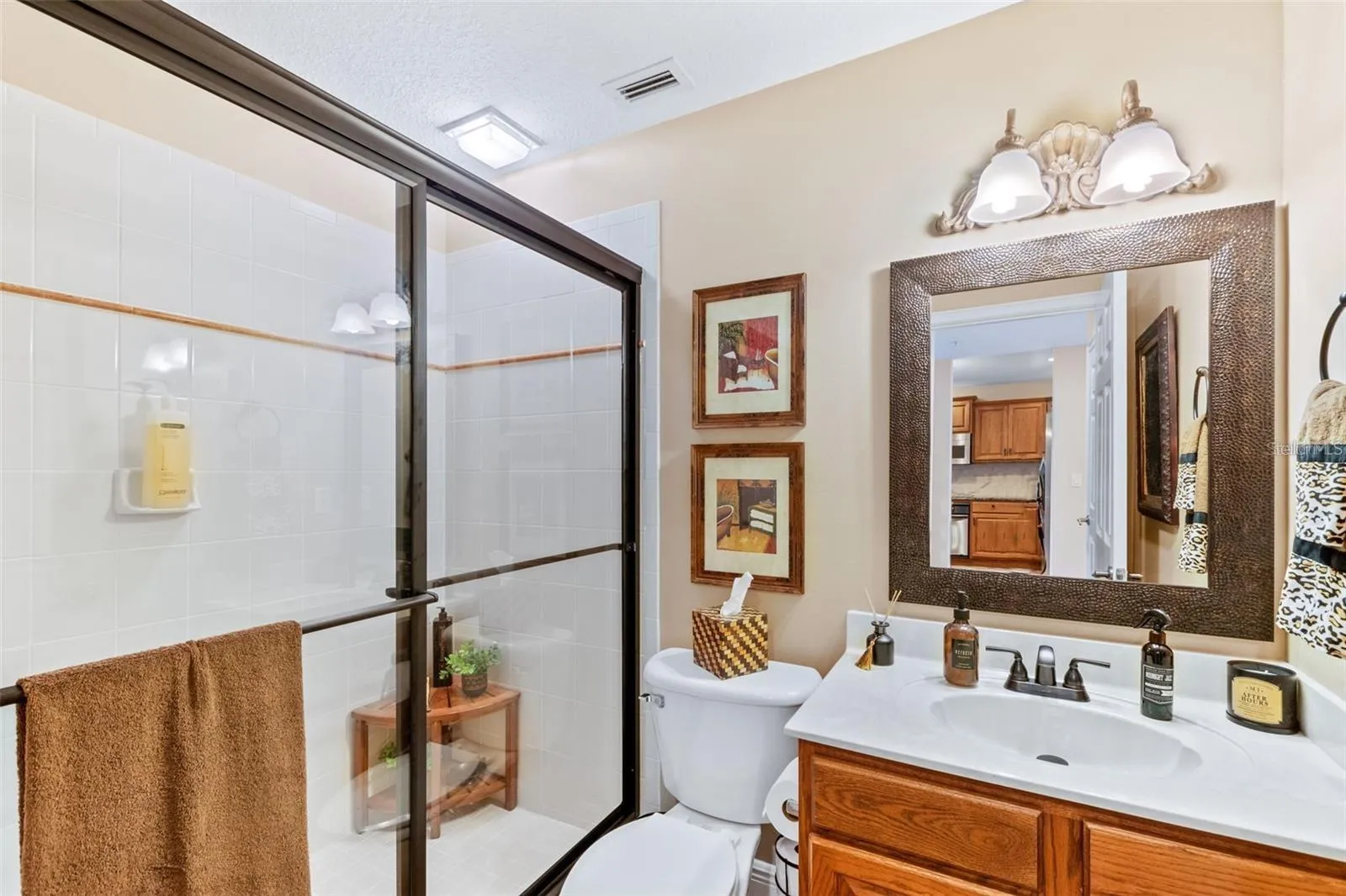 1st flr full bath