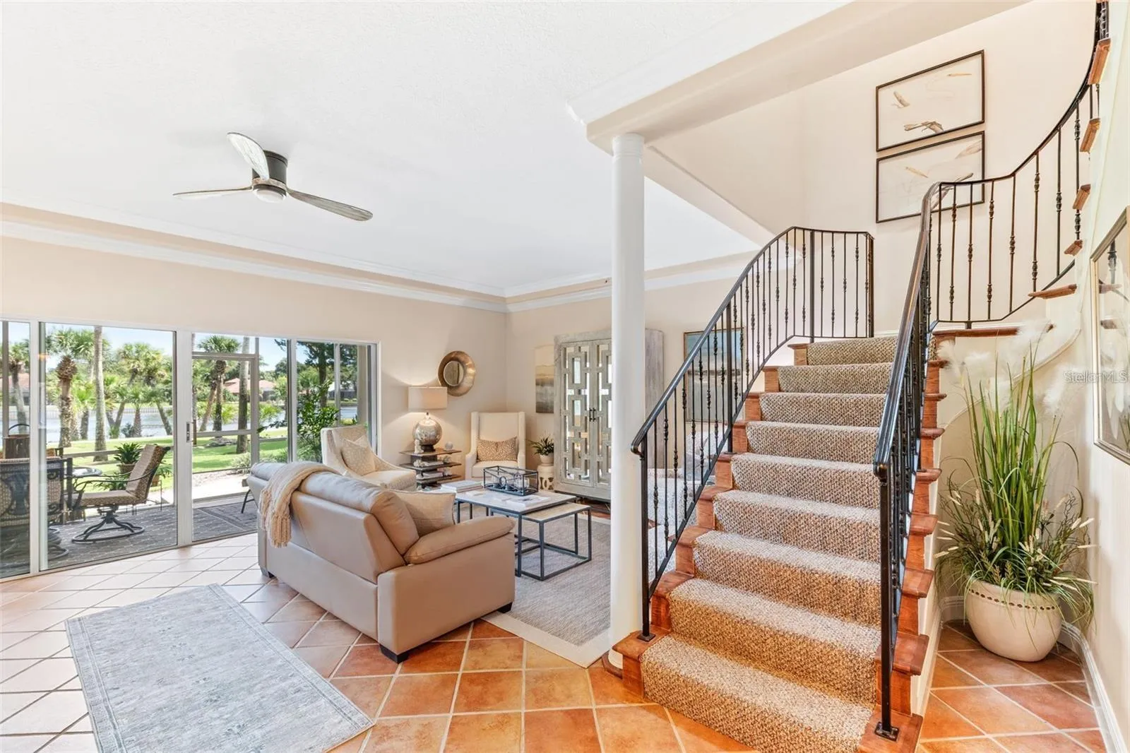 Livingroom/stairs