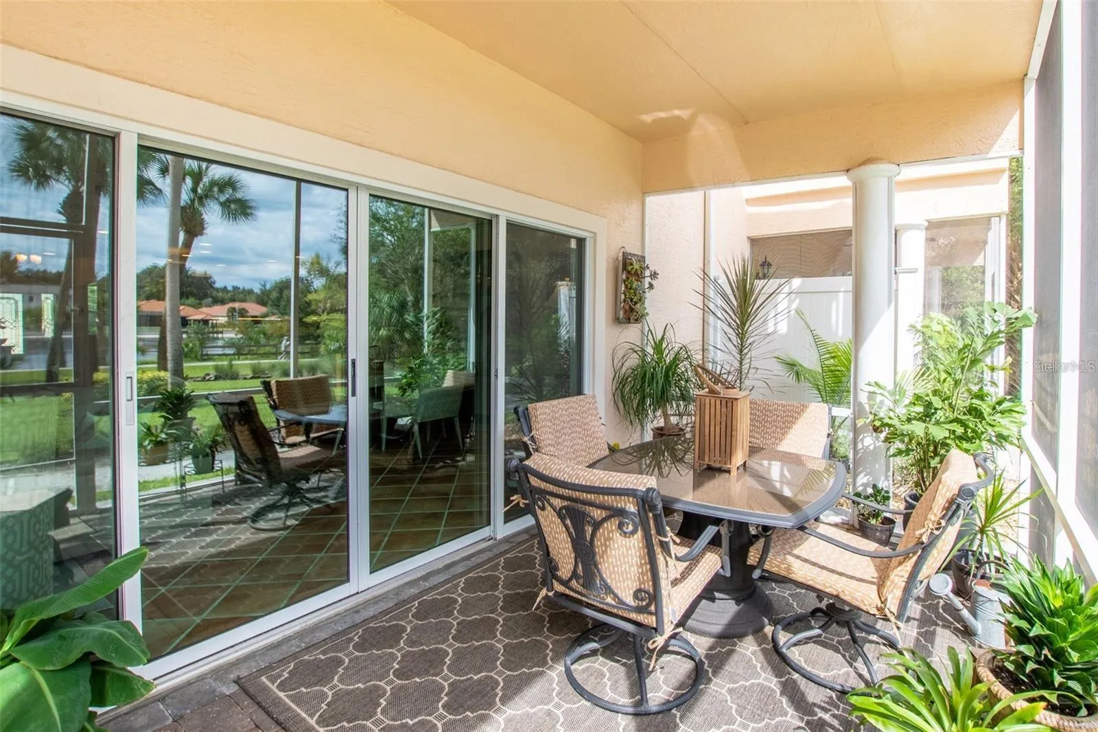 1st floor lanai
