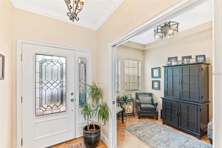 Entrance and flex room