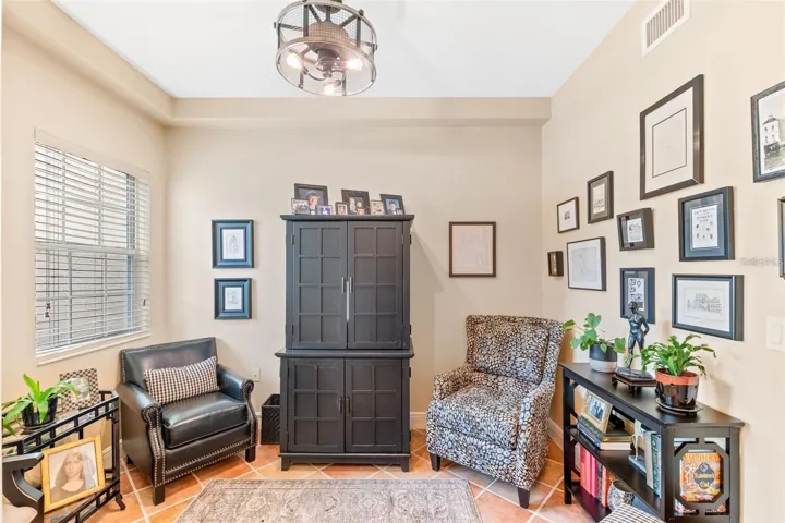 Flex/office/dining rm