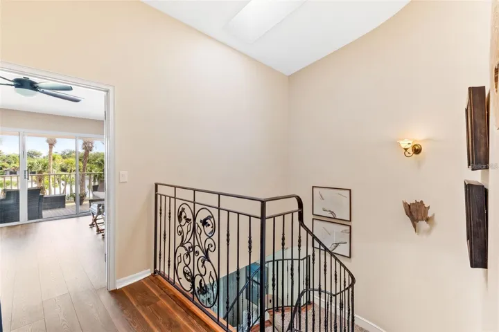 2nd floor landing
