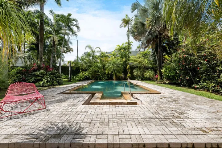 Infinity pool