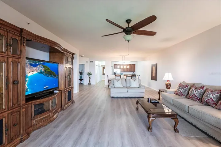 OPEN FLOOR PLAN