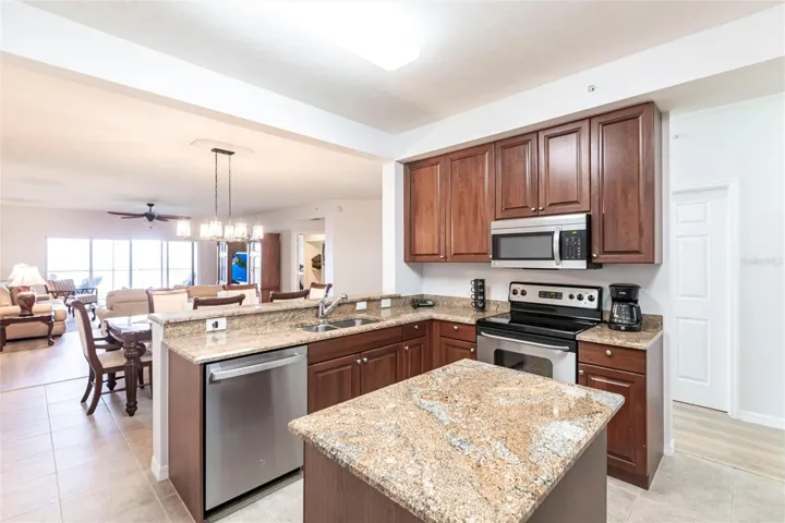 OPEN FLOOR PLAN