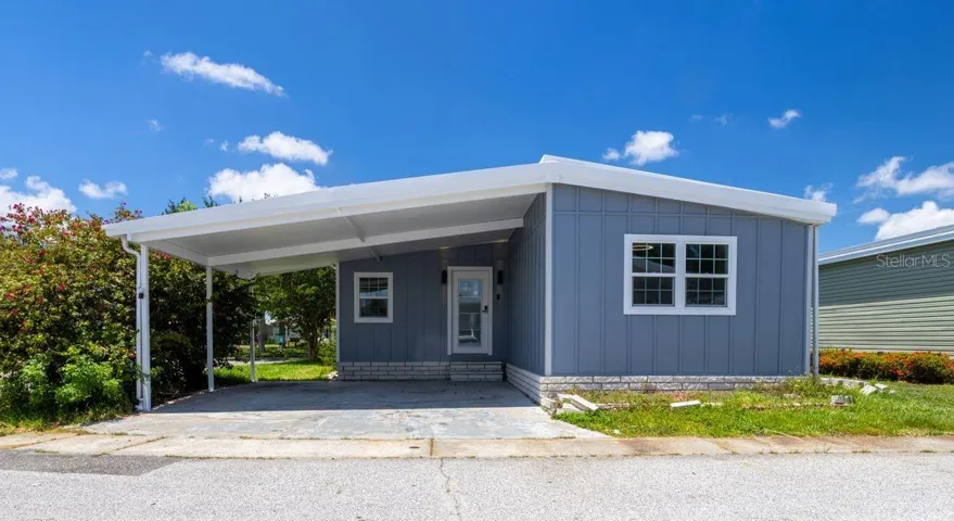 Welcome to 163 Dolphin Dr!