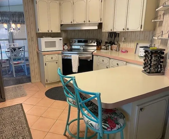 Kitchen to Dinette