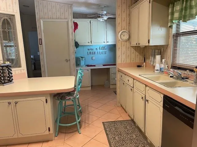 Kitchen W/Lots of Storage