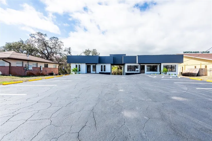 Oak Trial Business Center - Right side