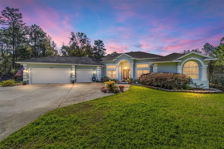 Welcome HOME to Rolling Hills!