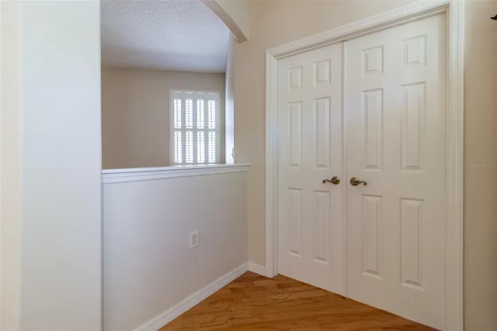 Front dorr entry foyer