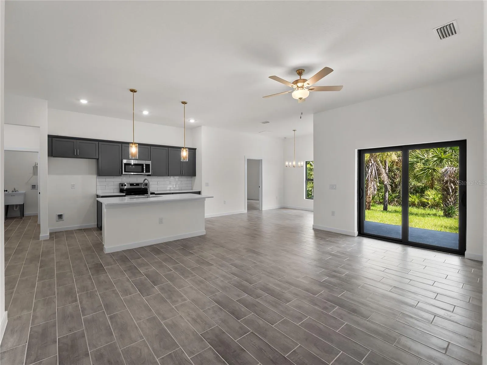 kitchen/living room