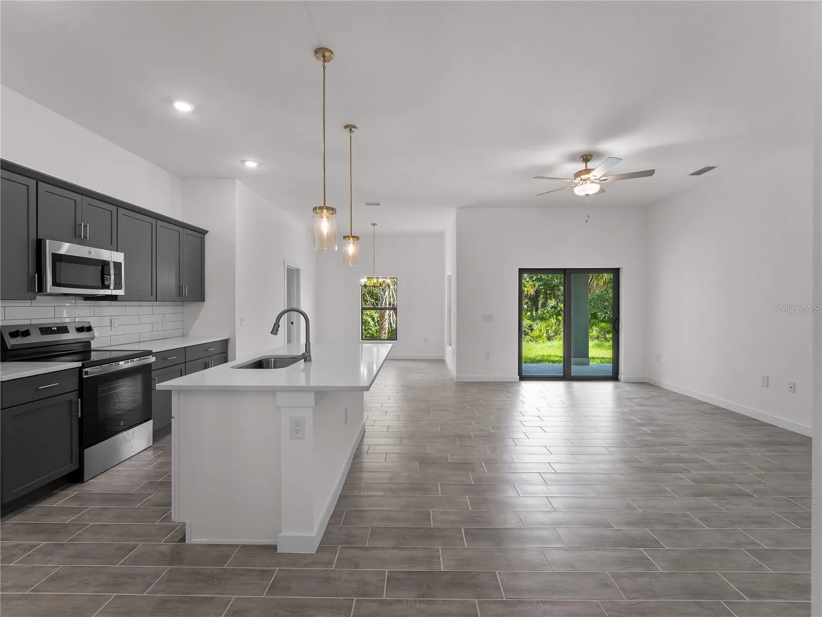 kitchen/living room