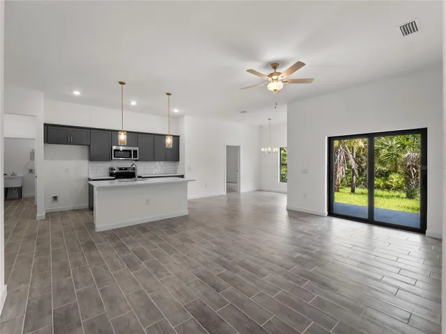 kitchen/living room