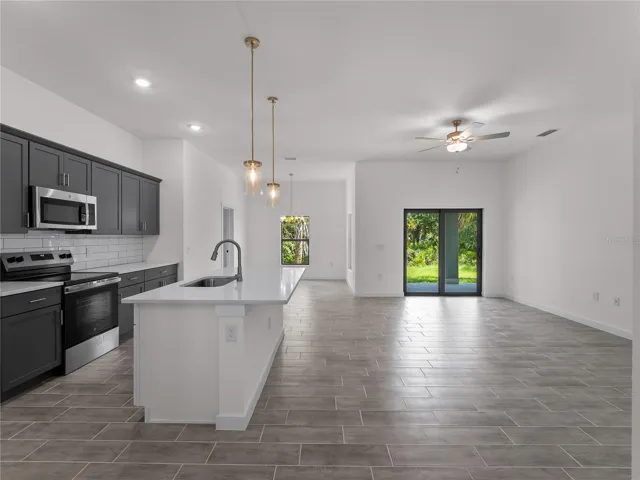 kitchen/living room