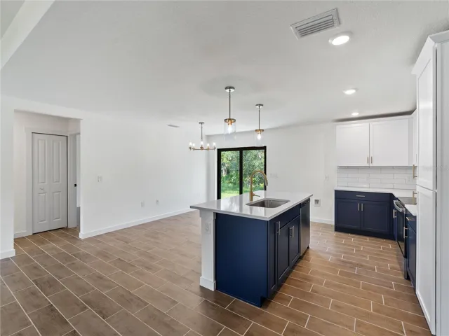 living room/kitchen