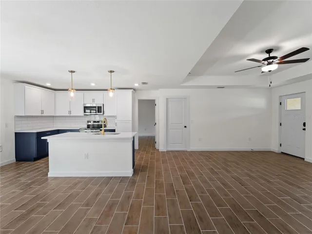 living room/kitchen