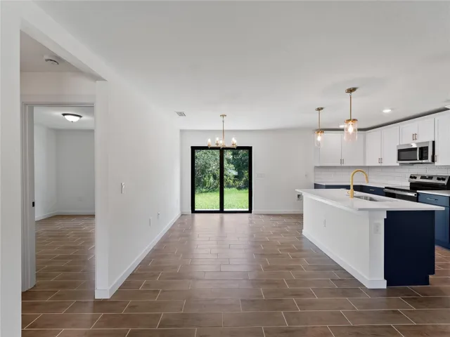 living room/kitchen