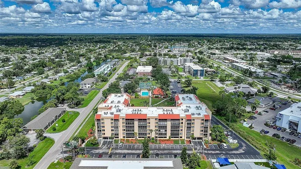 Aerial_3006CaringWay_PortCharlotte_CommunityAmenities_Overhead.jpg