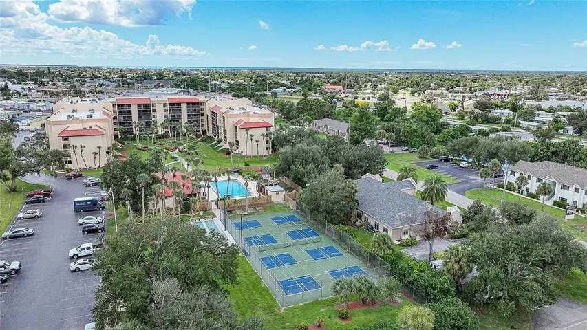 Aerial_3006CaringWay_PortCharlotte_TennisCourts_Overhead.jpg