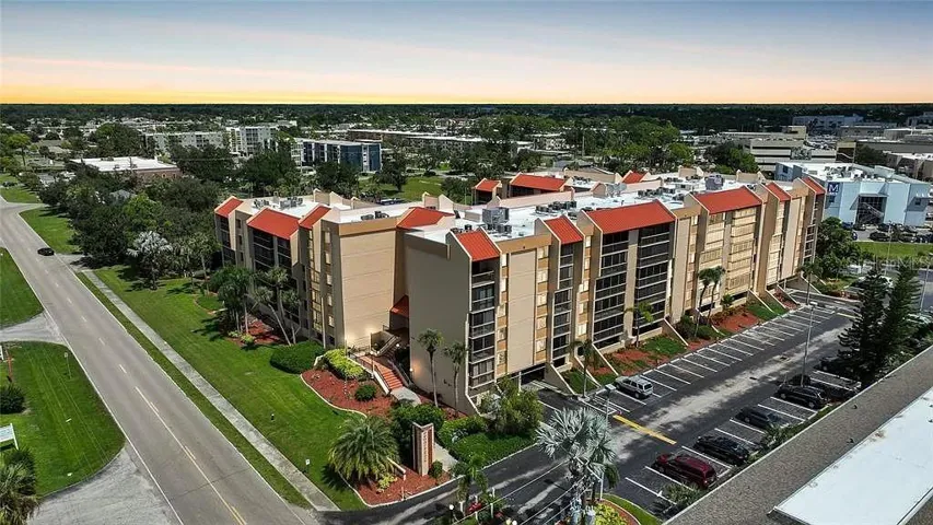 Aerial_3006CaringWay_PortCharlotte_BuildingExterior_Corner.jpg