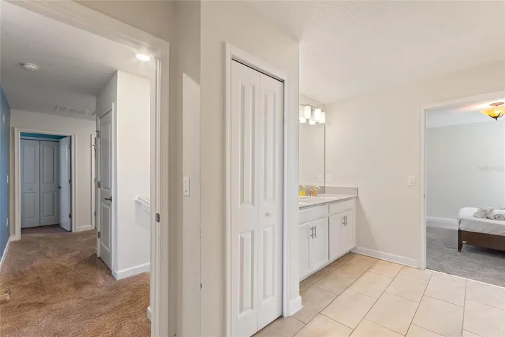 Connecting Bath between theme rooms