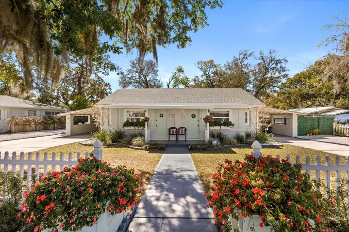 1124 E 1 st avenue Mount Dora
