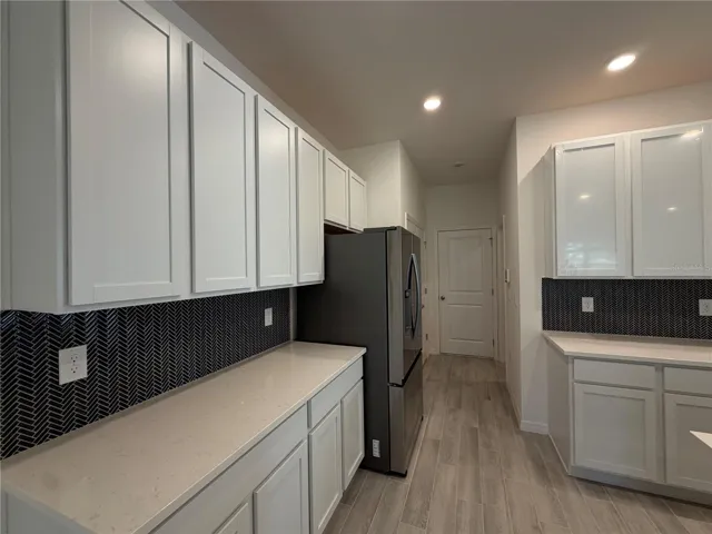 Large Island, Quartz Countertops & Stainless Appliances