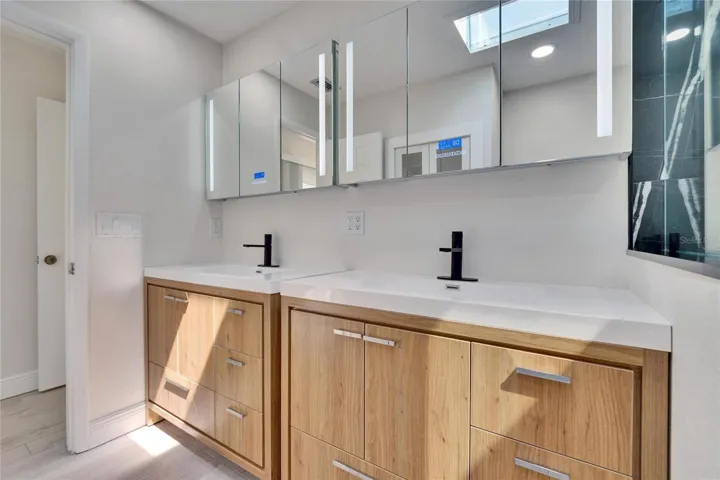 Dual sinks