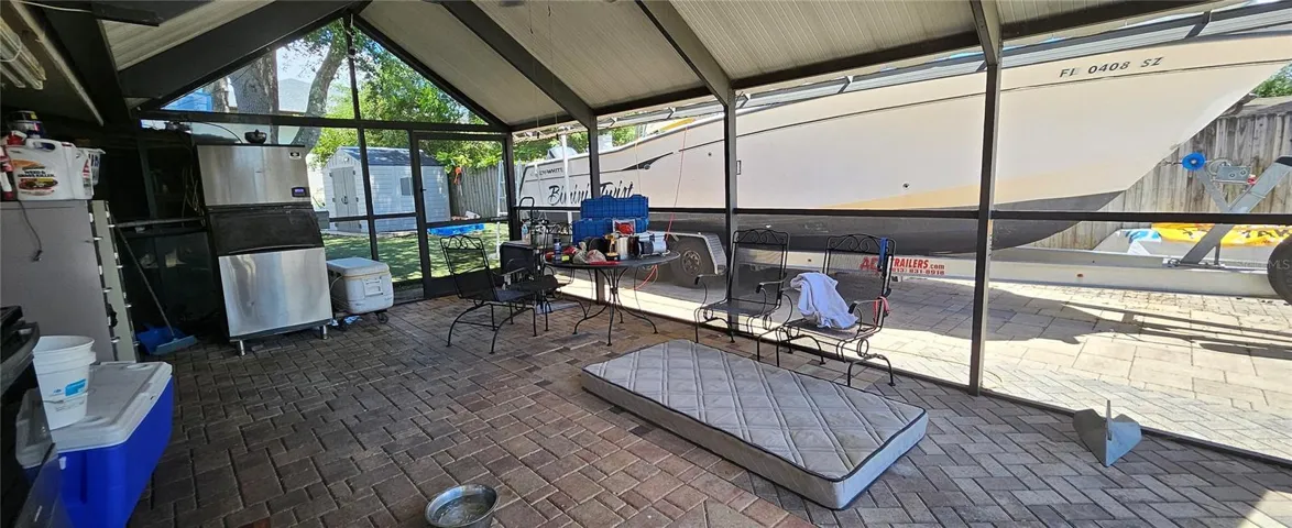 Screened Rear Patio