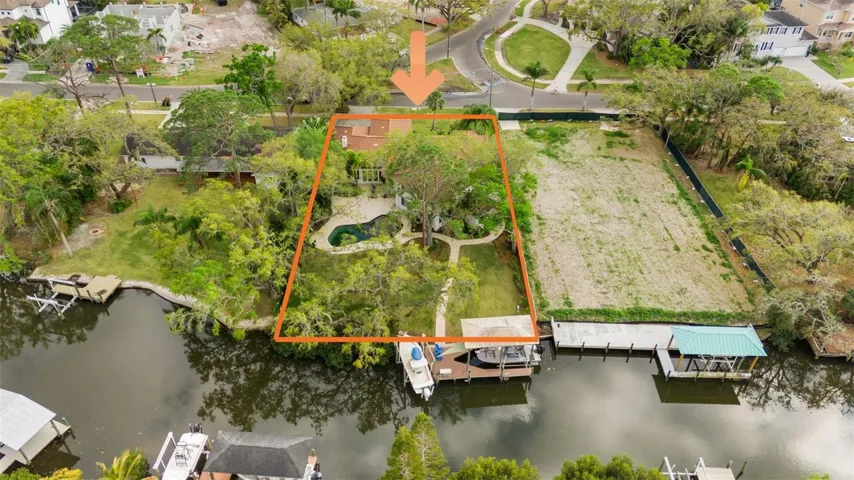 Oversized 18,400SF buildable canal-front lot in Sunset Park/S. Tampa